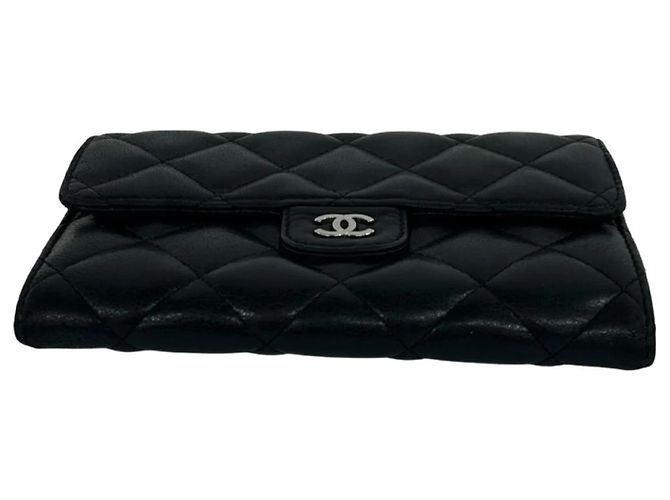 Billetera bifold de cuero de cordero matelassé Coco Mark de Chanel Negro - vista 6