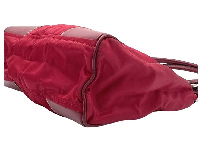 Borsa a spalla in nylon e pelle rossa Prada Rosso - vista 4