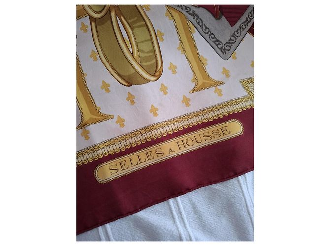 Foulard Hermès Selles in seta beige e bordeaux Bordò - vista 3