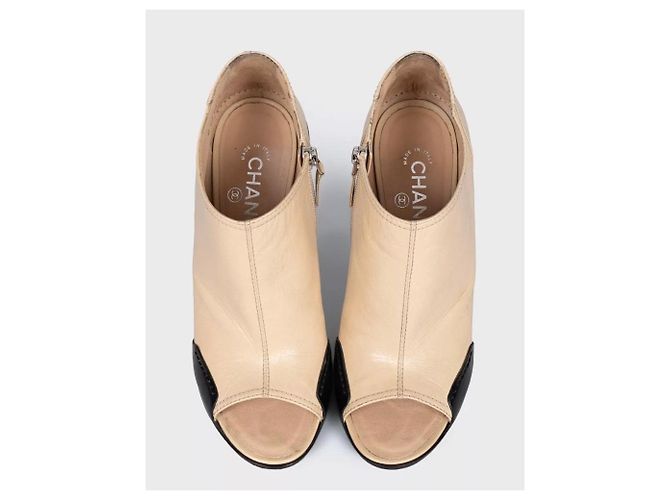 Beige Leder Open-Toe Ankle Boots von Chanel - Größe 40,5 gebraucht - Ansicht 2