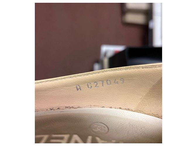 Beige Leder Blockabsatzpumps von Chanel - Größe 39,5 Gebraucht - Ansicht 5