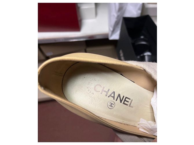 Beige Leder Blockabsatzpumps von Chanel - Größe 39,5 Gebraucht - Ansicht 6