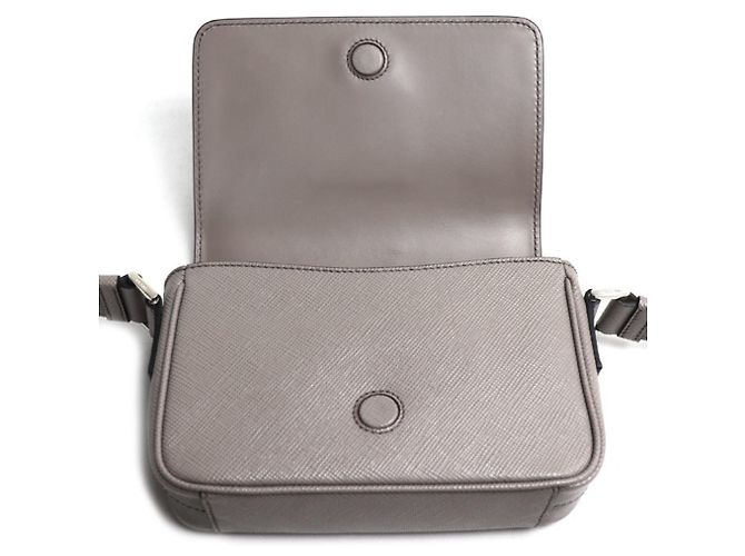 Prada Saffiano Triangle Logo Schultertasche Braun - Ansicht 4