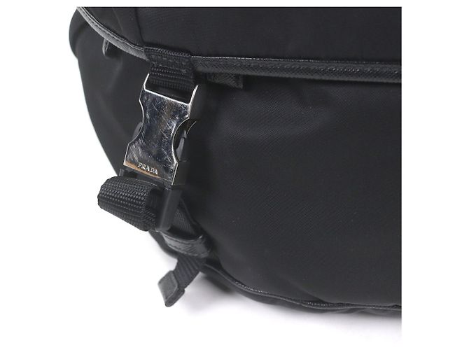 Sac à épaule Prada en polyamide recyclé noir avec plaque logo triangle - vue 5