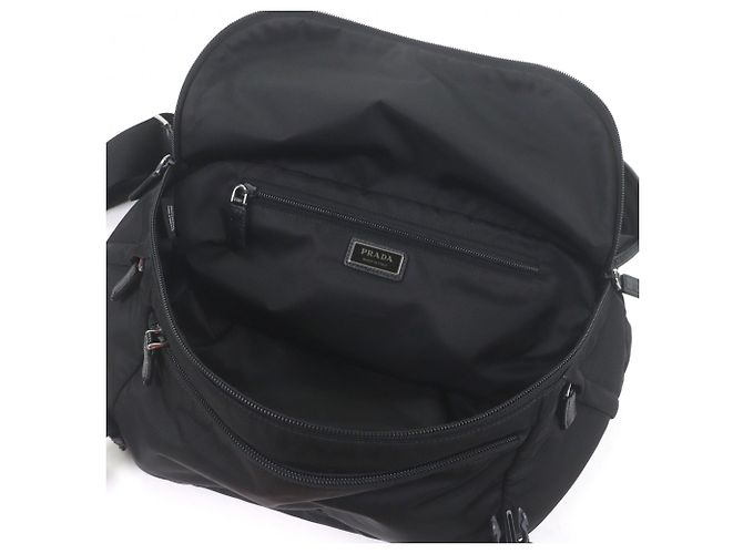 Sac à épaule Prada en polyamide recyclé noir avec plaque logo triangle - vue 6