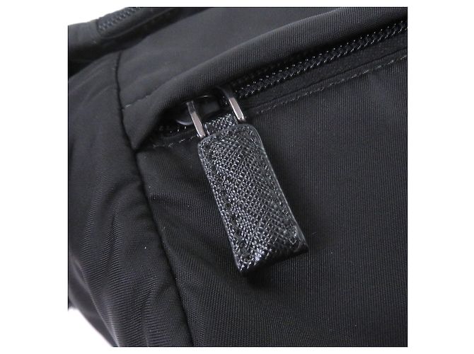 Sac à épaule Prada en polyamide recyclé noir avec plaque logo triangle - vue 7