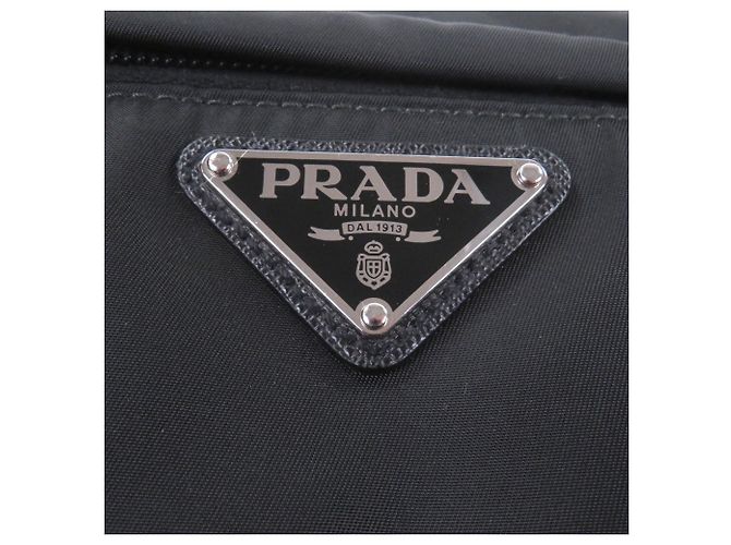 Sac à épaule Prada en polyamide recyclé noir avec plaque logo triangle - vue 9