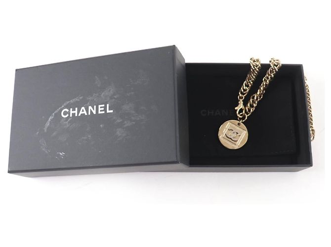 Collar Choker de metal dorado Chanel con marca Coco y strass - vista 2