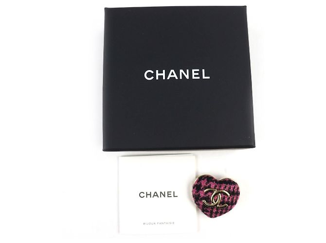 Spilla in tweed a forma di cuore Chanel Nero Rosa - vista 2