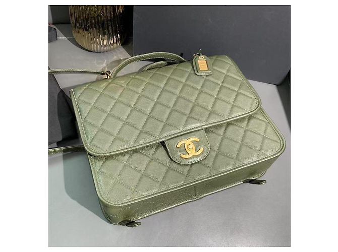 Borsa a tracolla Chanel 22K verde in pelle - vista 2