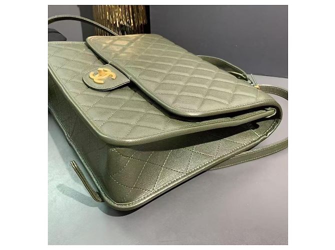 Borsa a tracolla Chanel 22K verde in pelle - vista 4