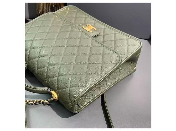 Borsa a tracolla Chanel 22K verde in pelle - vista 5