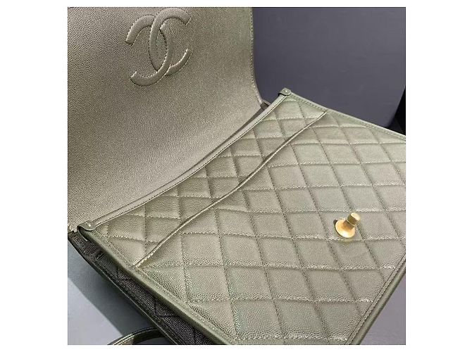 Borsa a tracolla Chanel 22K verde in pelle - vista 7
