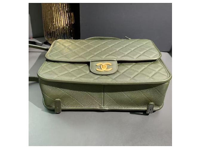 Borsa a tracolla Chanel 22K verde in pelle - vista 8