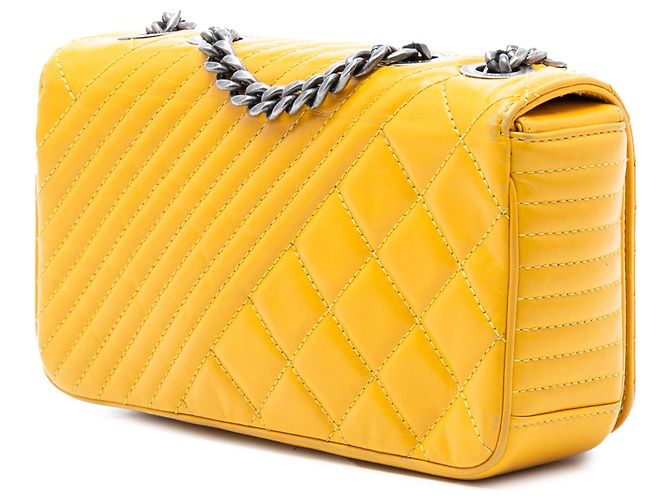 Chanel Piccola Borsa Coco Boy in Vitello Laccato Giallo - vista 2