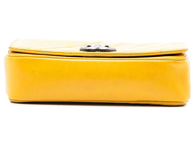 Chanel Piccola Borsa Coco Boy in Vitello Laccato Giallo - vista 3