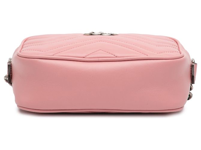 Gucci Mini GG Marmont in pelle matelassé rosa a tracolla - vista 3
