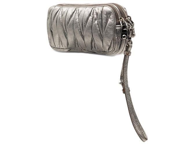 Pochette doppia zip in nappa metallica matelassé argento Miu Miu - vista 2