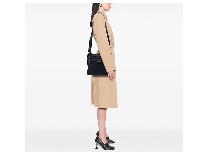 Prada Borsa a Tracolla in Tessuto Nero con Rifiniture Saffiano - vista 7
