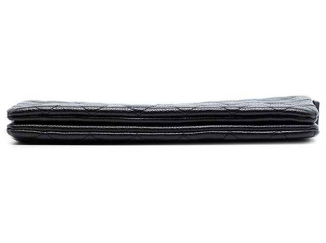 Pochette zip in caviar trapuntato nero CC piccolo di Chanel - vista 3
