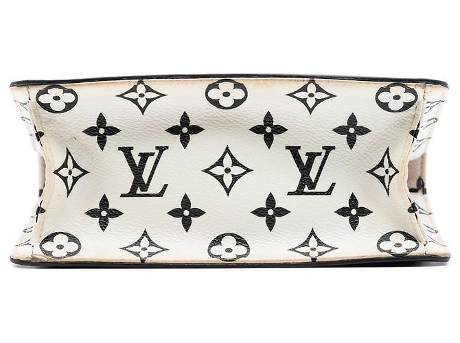 Louis Vuitton Nero Monogram Vernis Wynwood - vista 3