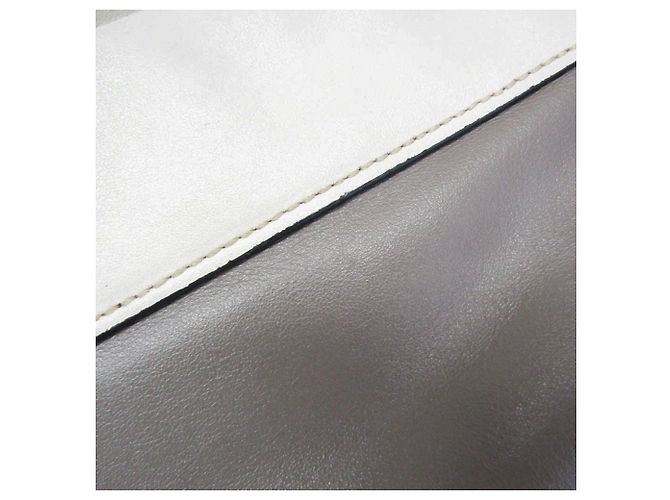 Miu Miu Damen Leder Clutch in Grau und Hellbeige - Ansicht 7