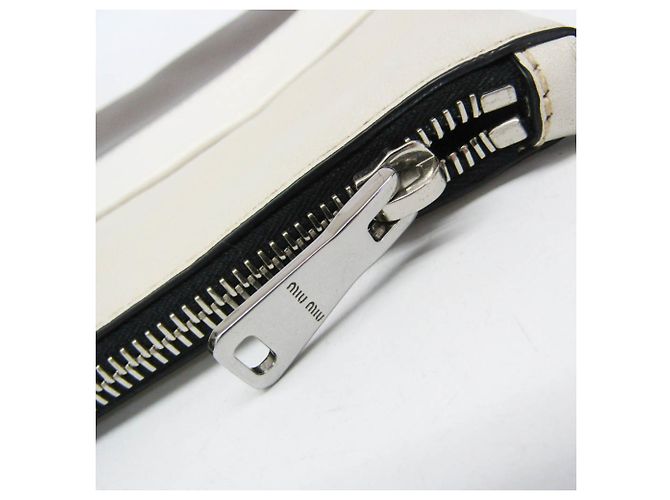 Miu Miu Damen Leder Clutch in Grau und Hellbeige - Ansicht 9