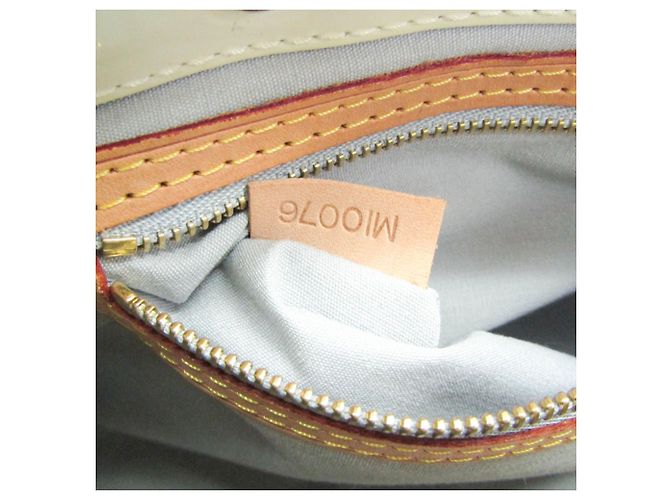 Louis Vuitton Monogram Vernis Reade PM Handtasche in Perle Weiß - Ansicht 14