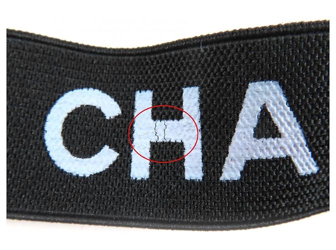 Timeless Bracciale Design Logo Chanel Vintage 94P A03530 Nero - vista 10