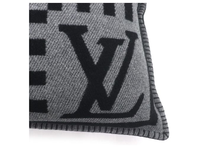 Summit Cuscino Louis Vuitton M79525 Grigio antracite - vista 4