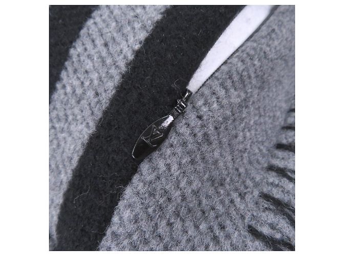 Summit Cuscino Louis Vuitton M79525 Grigio antracite - vista 6