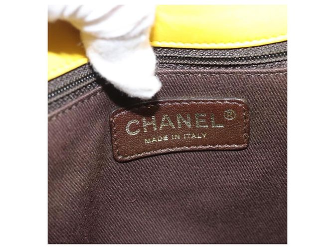 Chanel Two Tone Mademoiselle Lock Flap Quilted Lambskin Large Giallo - vista 6