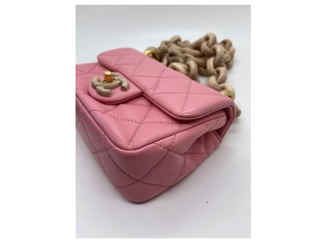 Mini borsa Chanel in agnello rosa con catena in legno - vista 4
