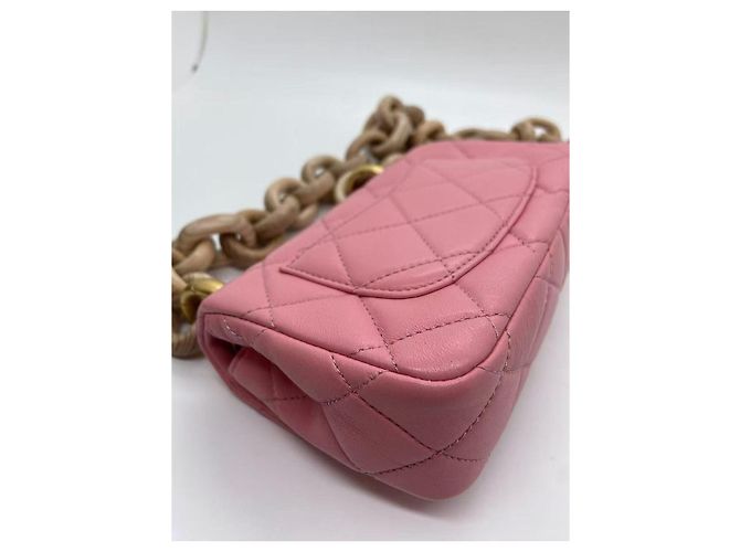 Mini borsa Chanel in agnello rosa con catena in legno - vista 9