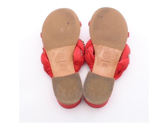 Timeless Sandali in suede matelassé Chanel Rosso - vista 4