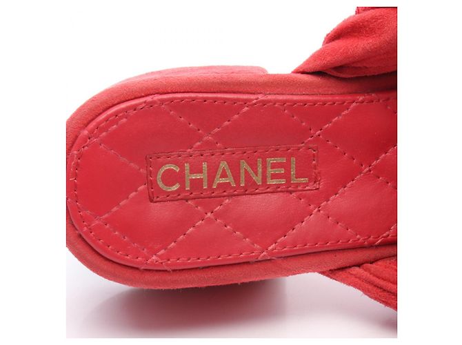 Timeless Sandali in suede matelassé Chanel Rosso - vista 5