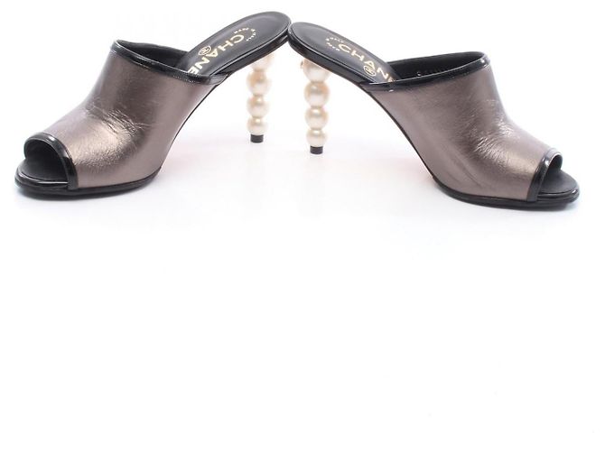 Timeless Chanel Leder-Sandalen mit Perlenabsatz Schwarz Silber - Ansicht 3