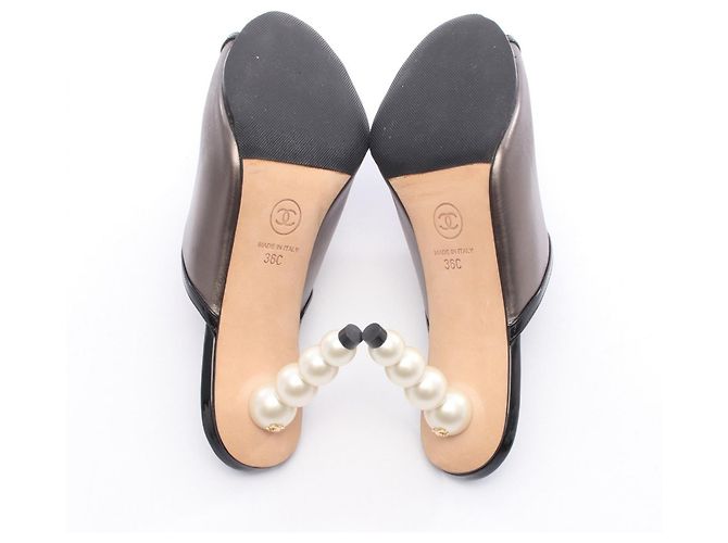 Timeless Chanel Leder-Sandalen mit Perlenabsatz Schwarz Silber - Ansicht 4