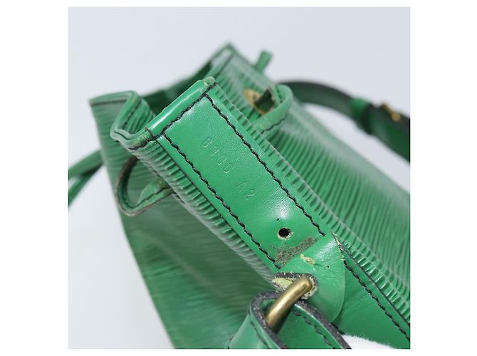 Louis Vuitton Petit Noe Epi Leather Medium Verde - vista 6