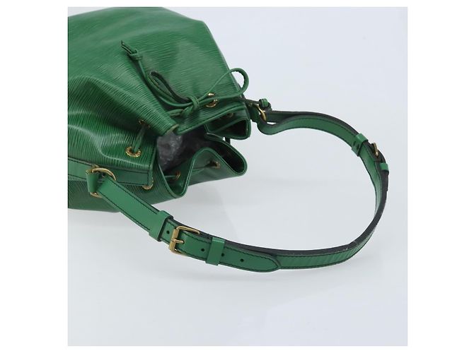 Louis Vuitton Petit Noe Epi Leather Medium Verde - vista 7