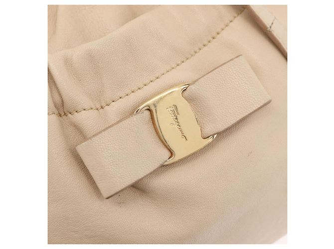 Borsa a mano Vala in pelle 2 in 1 avorio e oro Auth BA12126A di Salvatore Ferragamo - vista 19