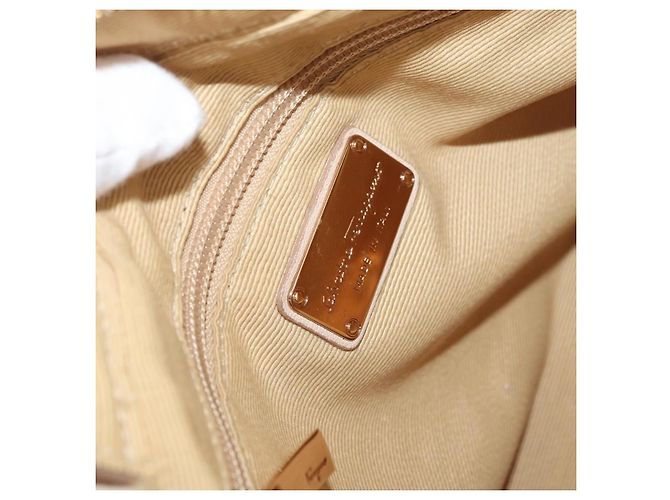 Borsa a mano Vala in pelle 2 in 1 avorio e oro Auth BA12126A di Salvatore Ferragamo - vista 20
