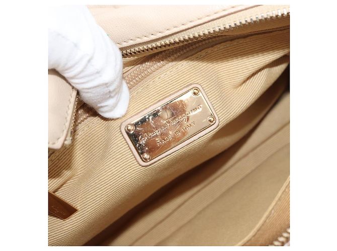 Borsa a mano Vala in pelle 2 in 1 avorio e oro Auth BA12126A di Salvatore Ferragamo - vista 21