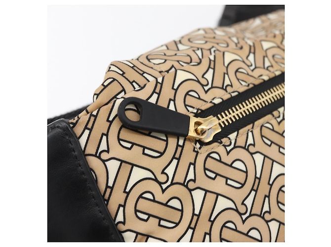 Borsa a corpo BURBERRY in nylon beige oro Auth mr2305A D'oro - vista 17