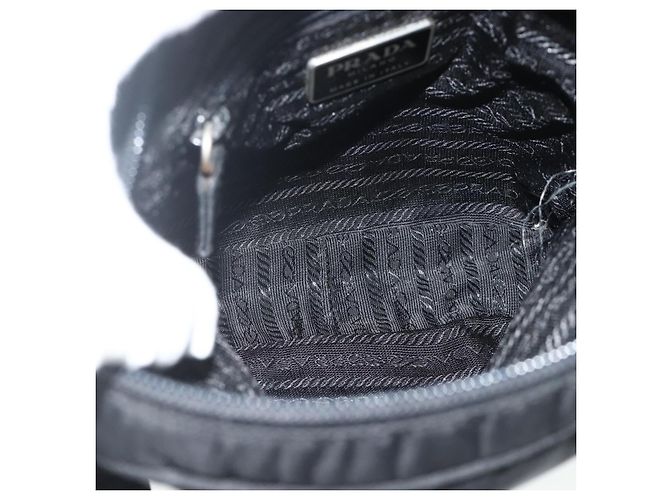 Borsa a Spalla Sportiva PRADA in Nylon Nero e Argento Auth ti3828 - vista 11