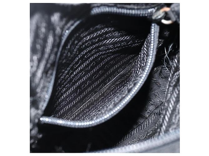 Borsa a Spalla Sportiva PRADA in Nylon Nero e Argento Auth ti3828 - vista 22