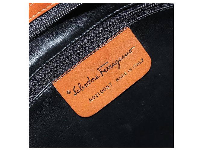 Bolsa de Ombro Salvatore Ferragamo em Couro Preto e Ouro Auth 175157 Dourado - vista 12