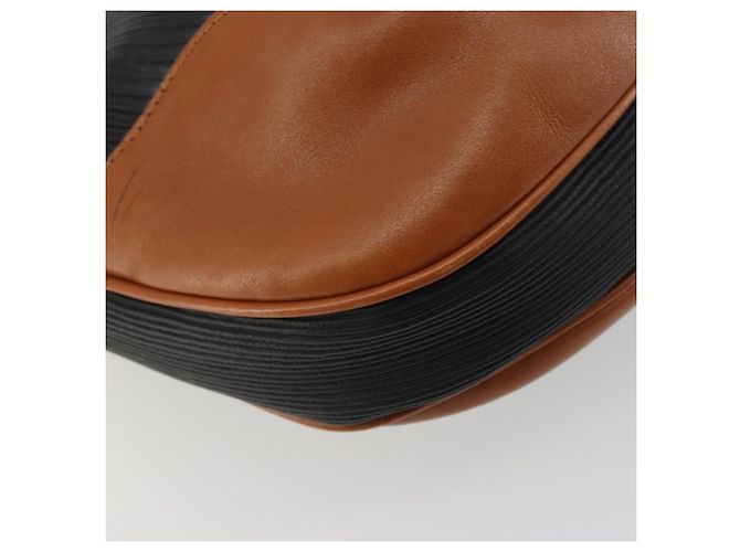 Bolsa de Ombro Salvatore Ferragamo em Couro Preto e Ouro Auth 175157 Dourado - vista 16
