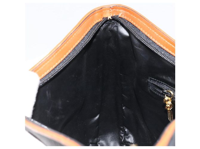 Bolsa de Ombro Salvatore Ferragamo em Couro Preto e Ouro Auth 175157 Dourado - vista 18
