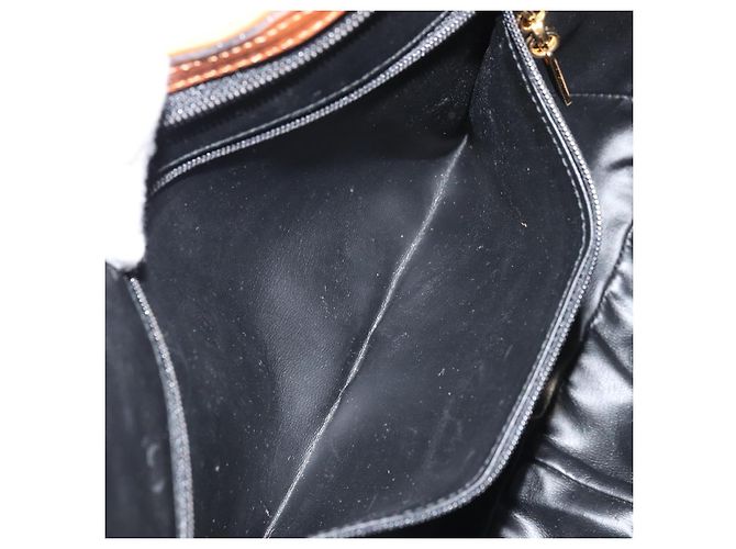 Bolsa de Ombro Salvatore Ferragamo em Couro Preto e Ouro Auth 175157 Dourado - vista 20